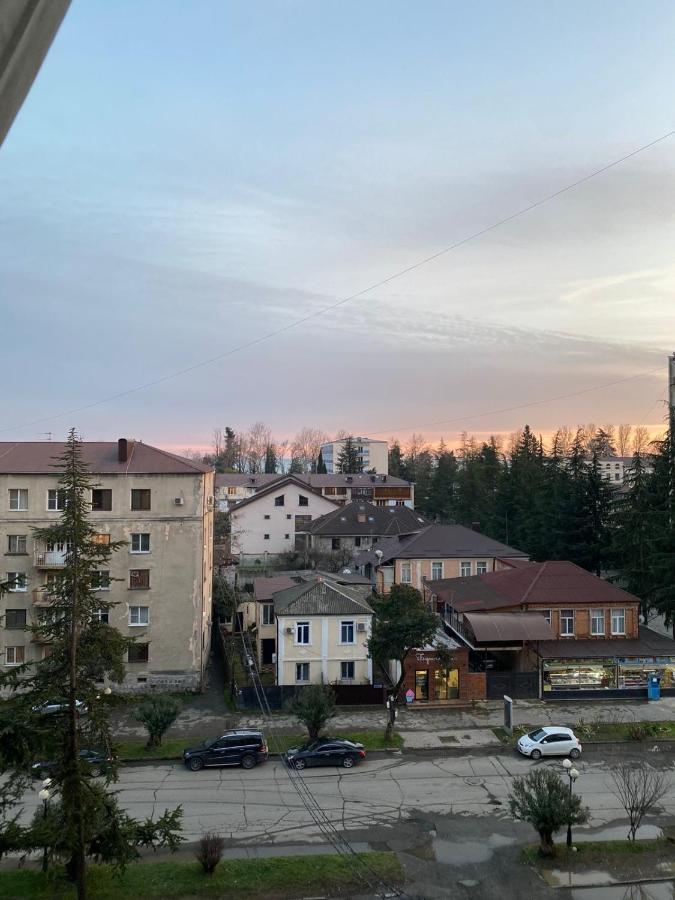 Большая Четырехкомнатная Квартира С Двумя Балконами У Моря В Центре Сухума,В Абхазии Σουχούμι Εξωτερικό φωτογραφία