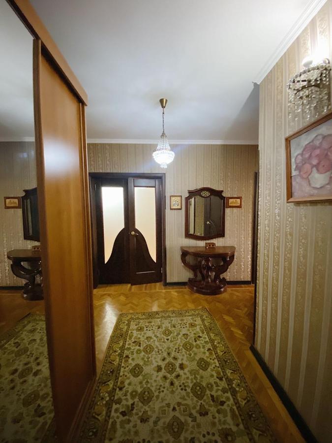 Большая Четырехкомнатная Квартира С Двумя Балконами У Моря В Центре Сухума,В Абхазии Σουχούμι Εξωτερικό φωτογραφία